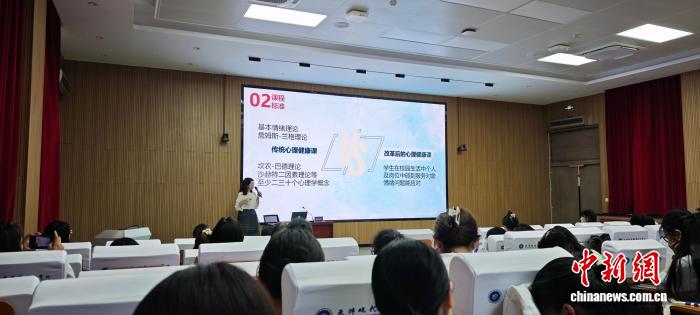 黄冈职业技术大学教授武绛玲抛出的一连